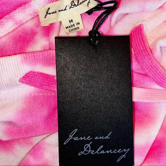 💗NEW - Adorable PINK & WHITE Tie Dye Hoodie by Jane and Delancey - Size Medium - Picture 3 of 6